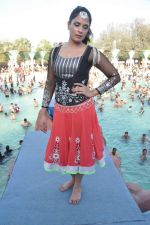 Richa Chadda at Water Kingdom in Malad, Mumbai on 5th May 2013 (57).JPG